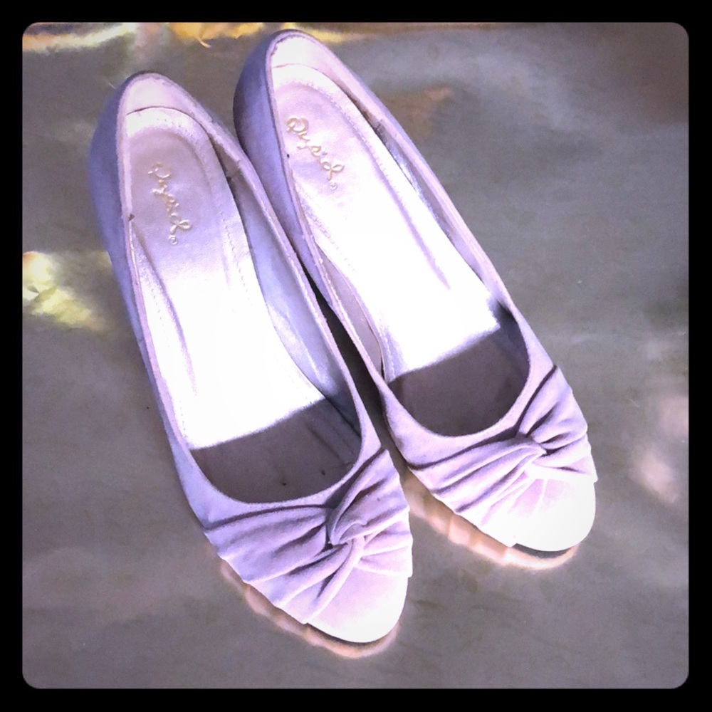 Beautiful low heel dress shoe